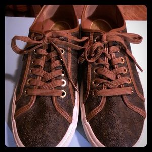 MK size 7 sneakers. Classic brown design.